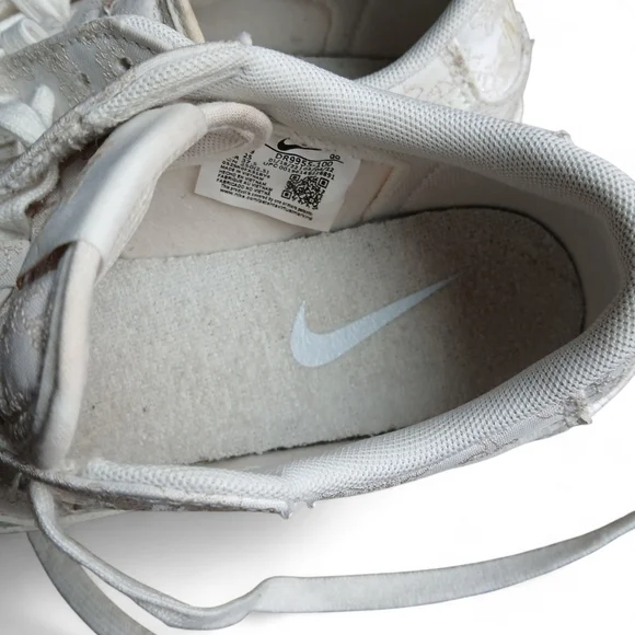 Niker Blazer Low Women's Size 8 White Floral Sneakers - Picture 3 of 10